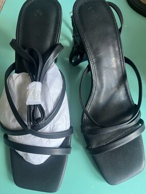 NIB Black Strappy Square-Toe Heels